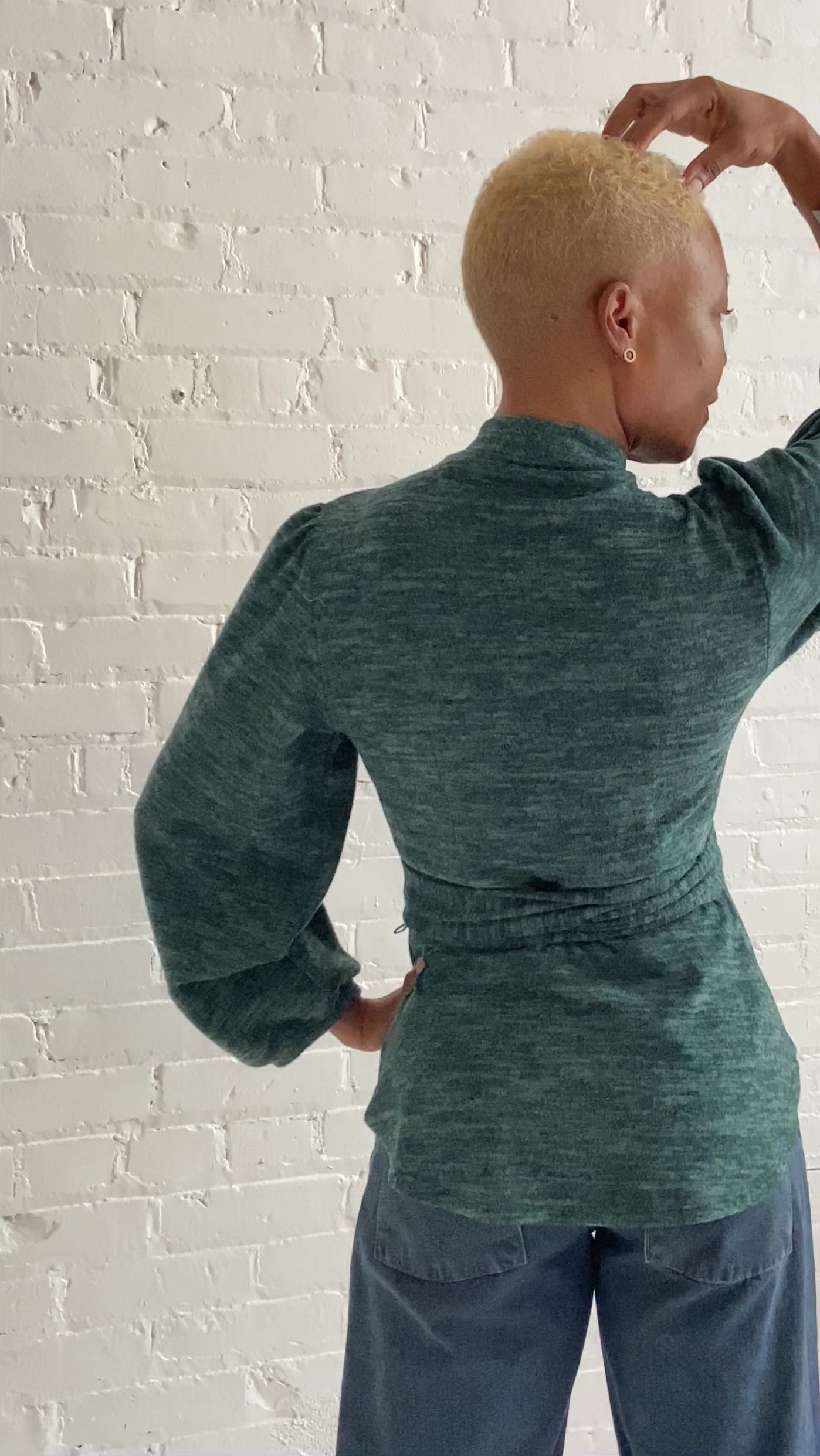 Load and play video in Gallery viewer, Hunter Green Sweater Wrap
