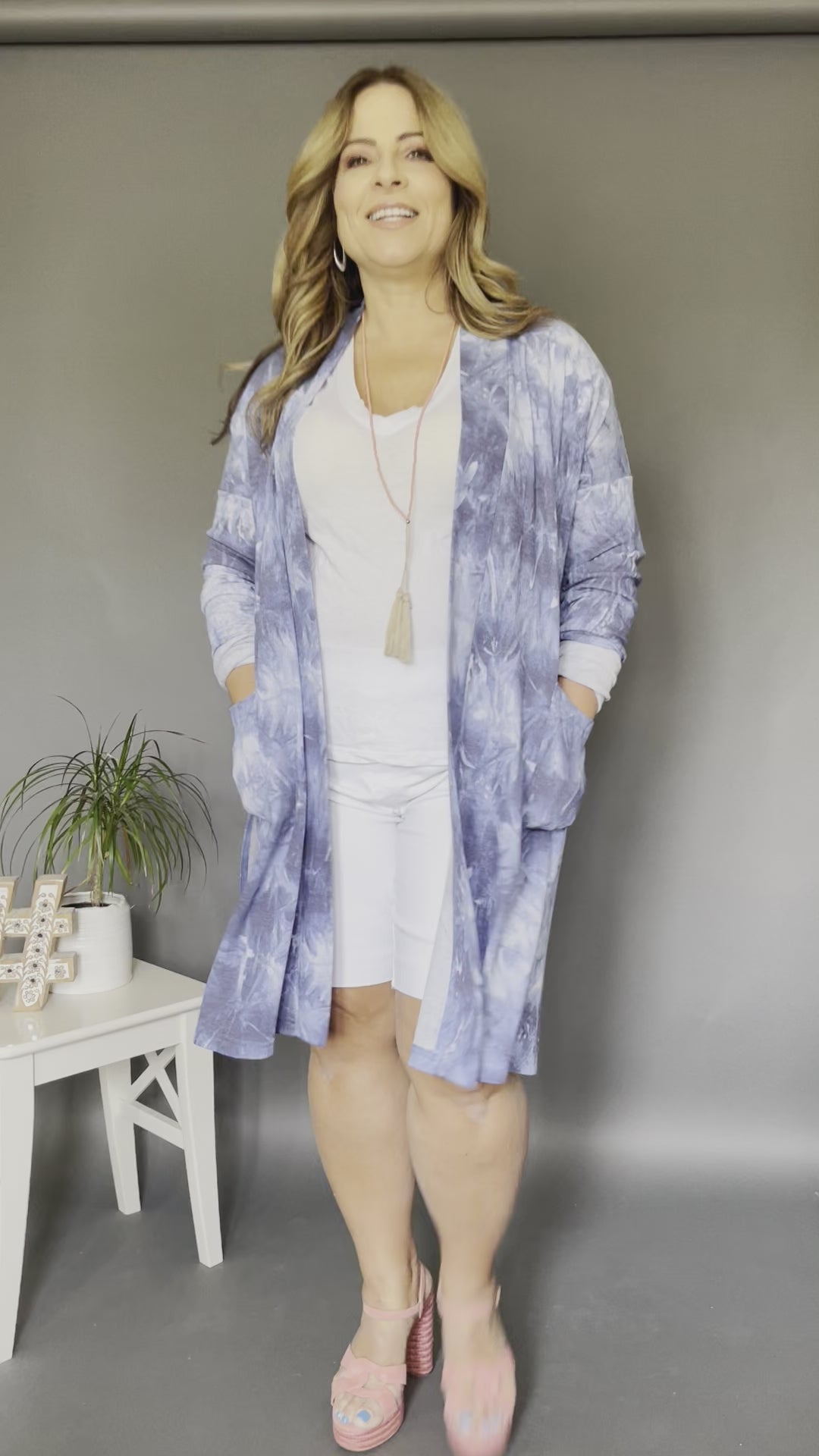 Load and play video in Gallery viewer, Marble Print Side Slit Cardigan
